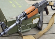 开云体育在线-引擎轰鸣与篮筐回响，一场穿越世界的体育奇观