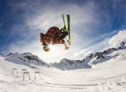 开云下载-巅峰之战！新王弑旧主，切特超远三分定乾坤，快船险胜篮网夺赛点