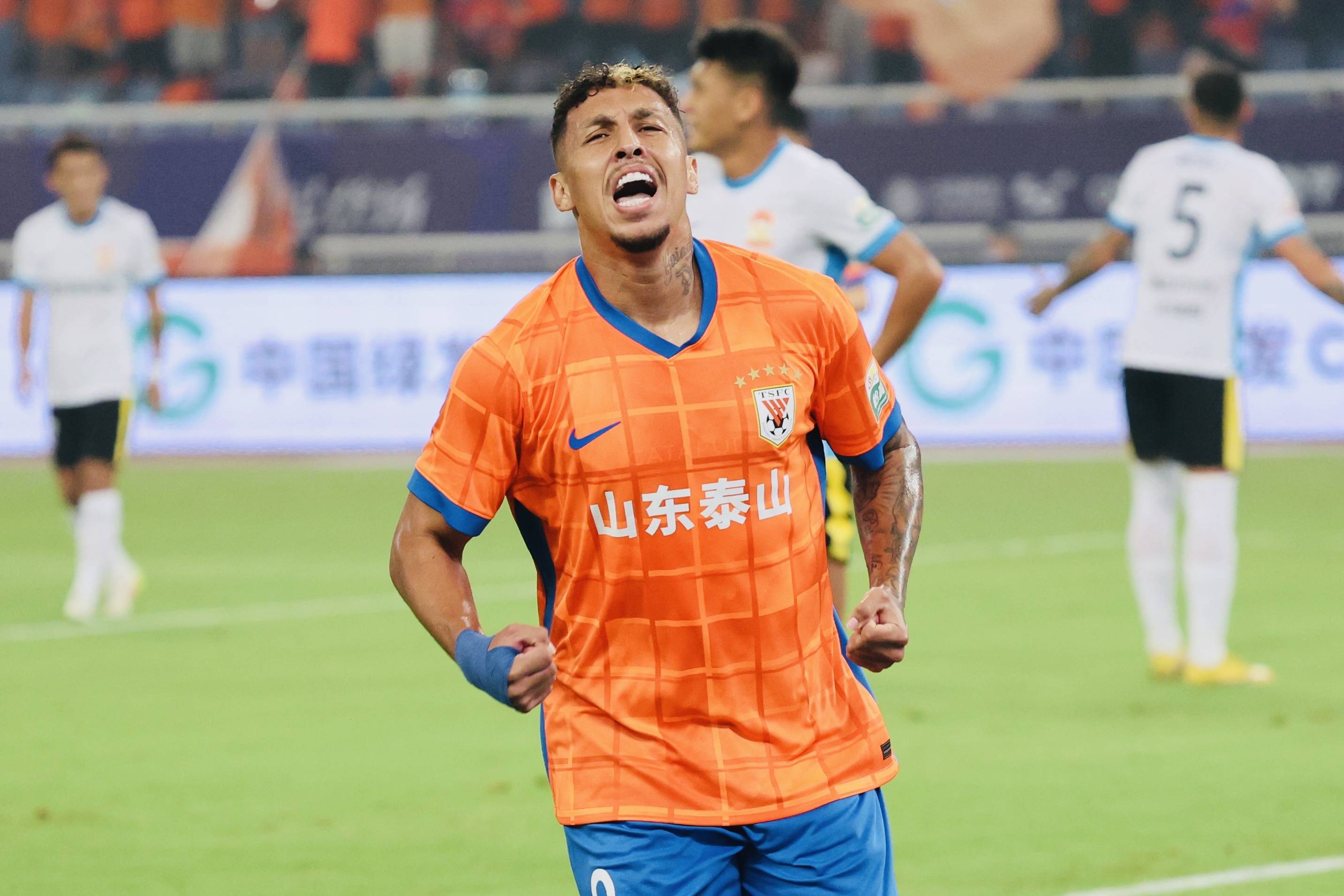 山东泰山主场逼平青岛黄海，互不相让的简单介绍