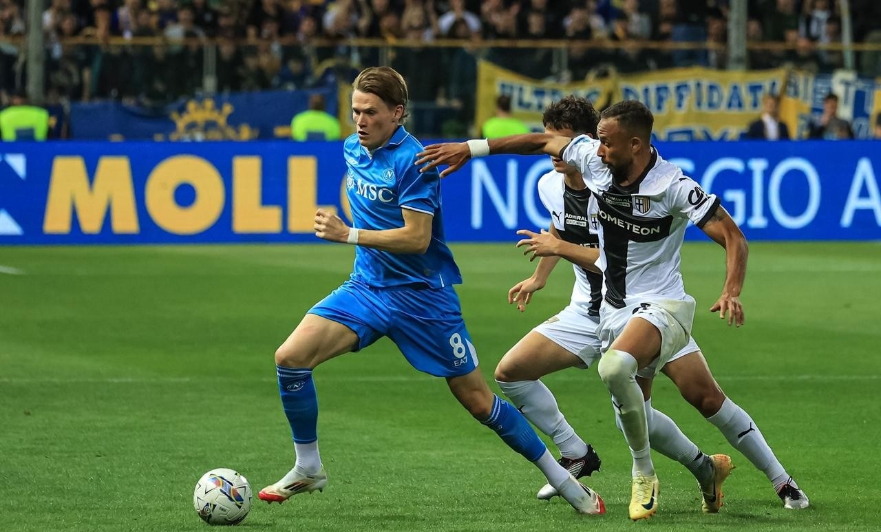 那不勒斯后卫受伤退出,球队争冠形势或受影响的简单介绍 那不勒斯后卫受伤退出,球队争冠形势或受影响的简单介绍