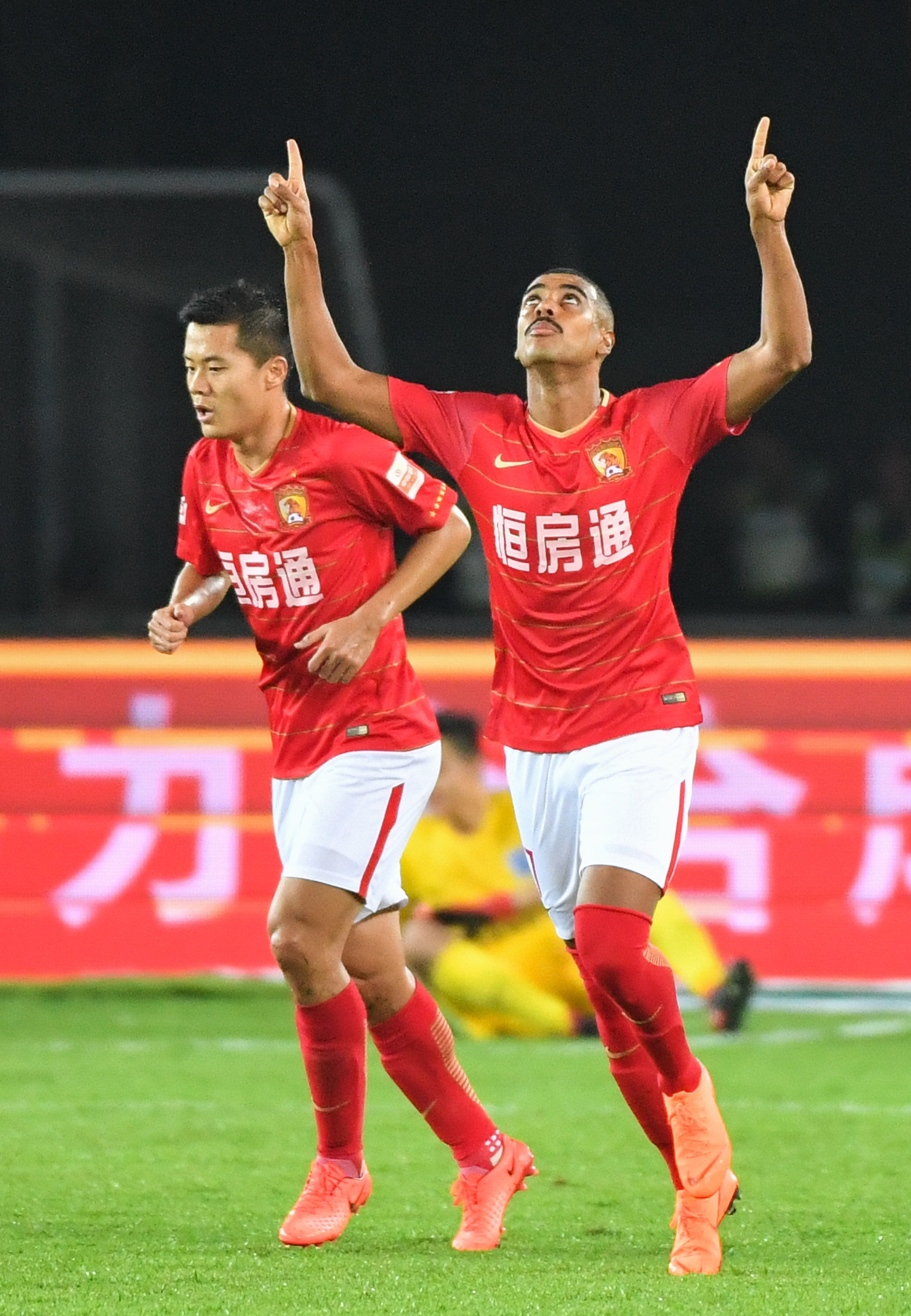 广州恒大主场胜平广州富力，领先优势扩大的简单介绍