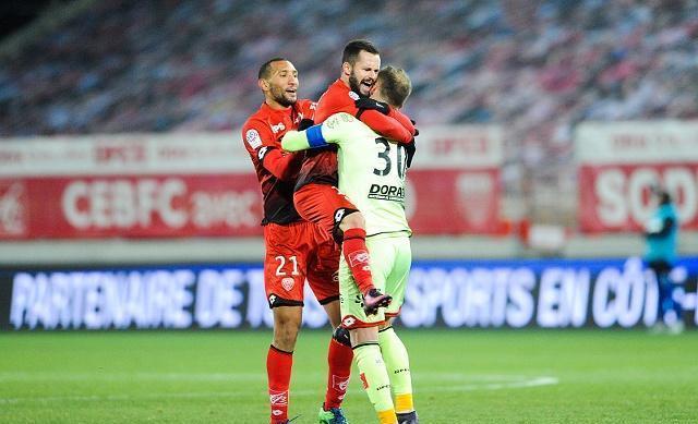 瓦朗谢纳队保持不败战绩，稳固排名的简单介绍