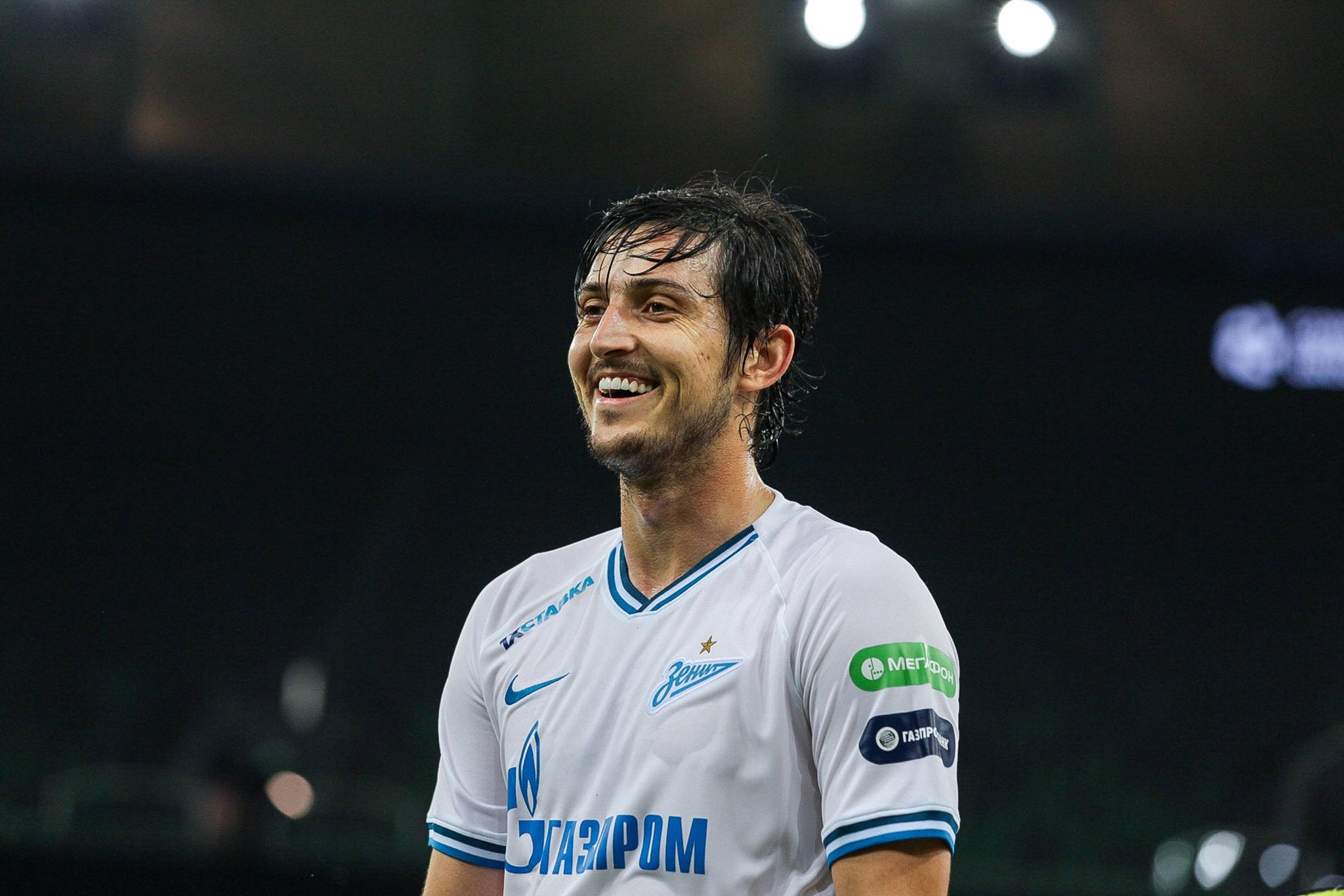 阿拉维斯前锋独中两元，助球队轻松取胜的简单介绍