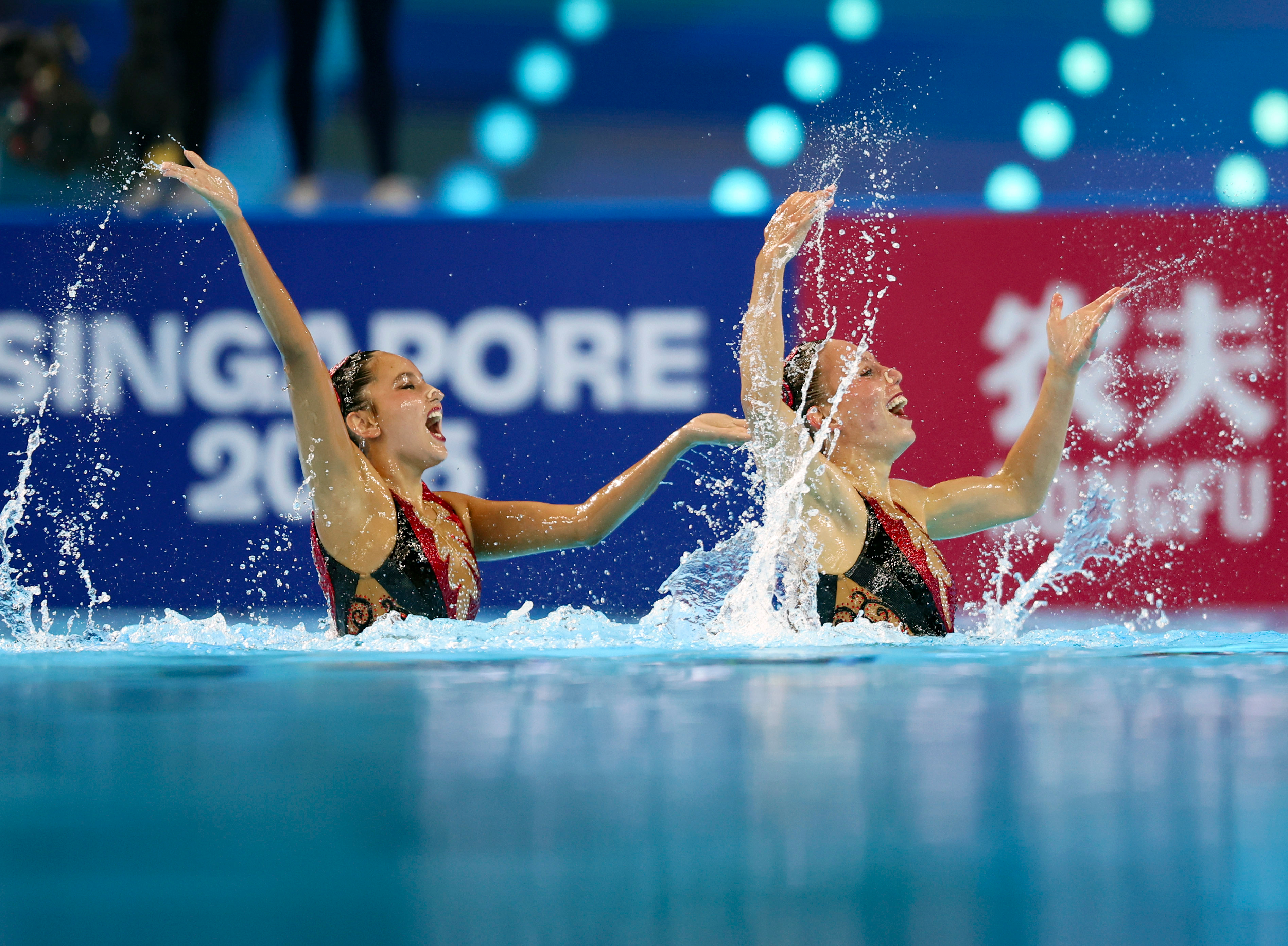 神仙对局!游泳比赛过程堪比大片 神仙对局!游泳比赛过程堪比大片