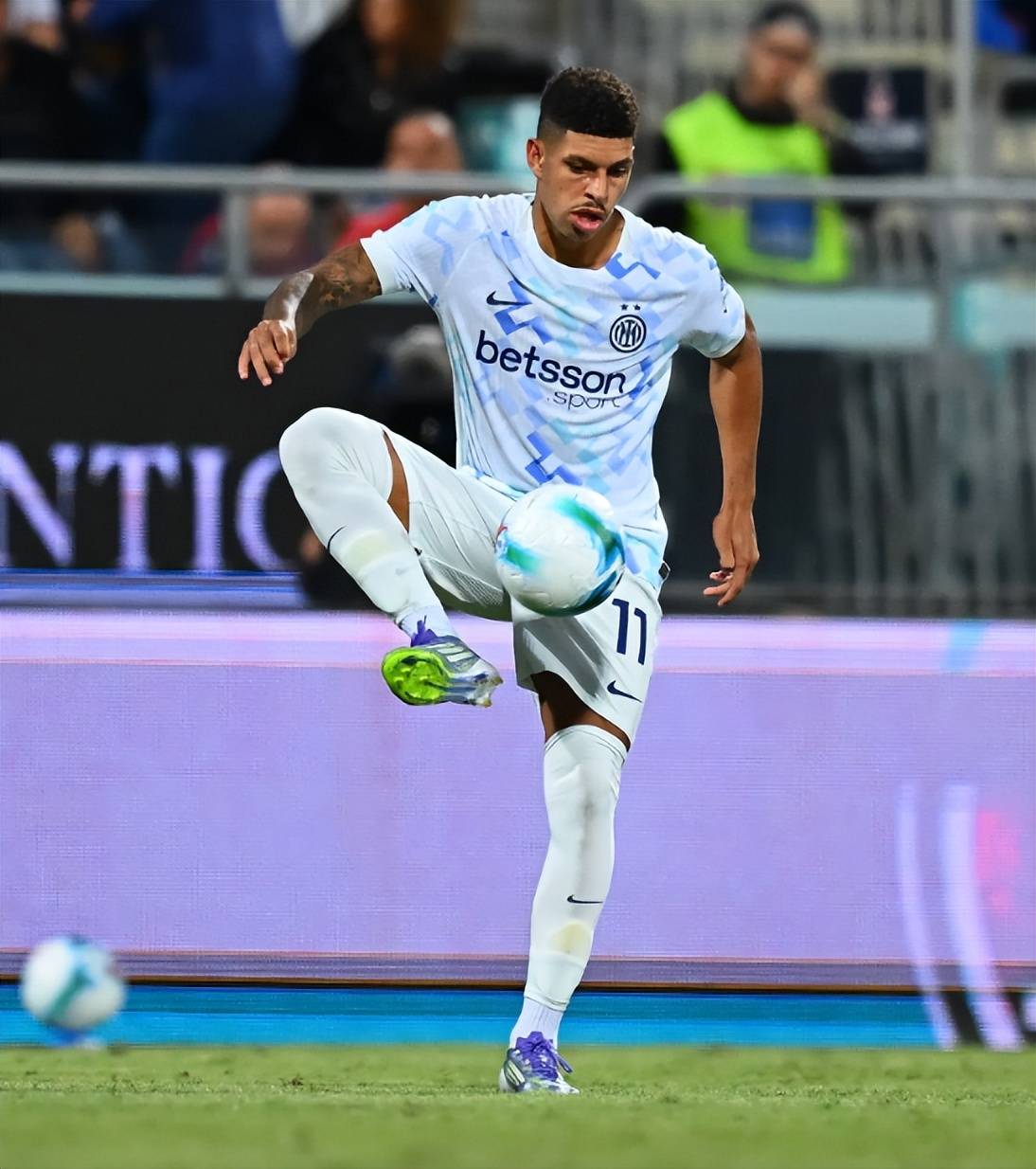 国际米兰鏖战马赛，格纳布里关键制胜