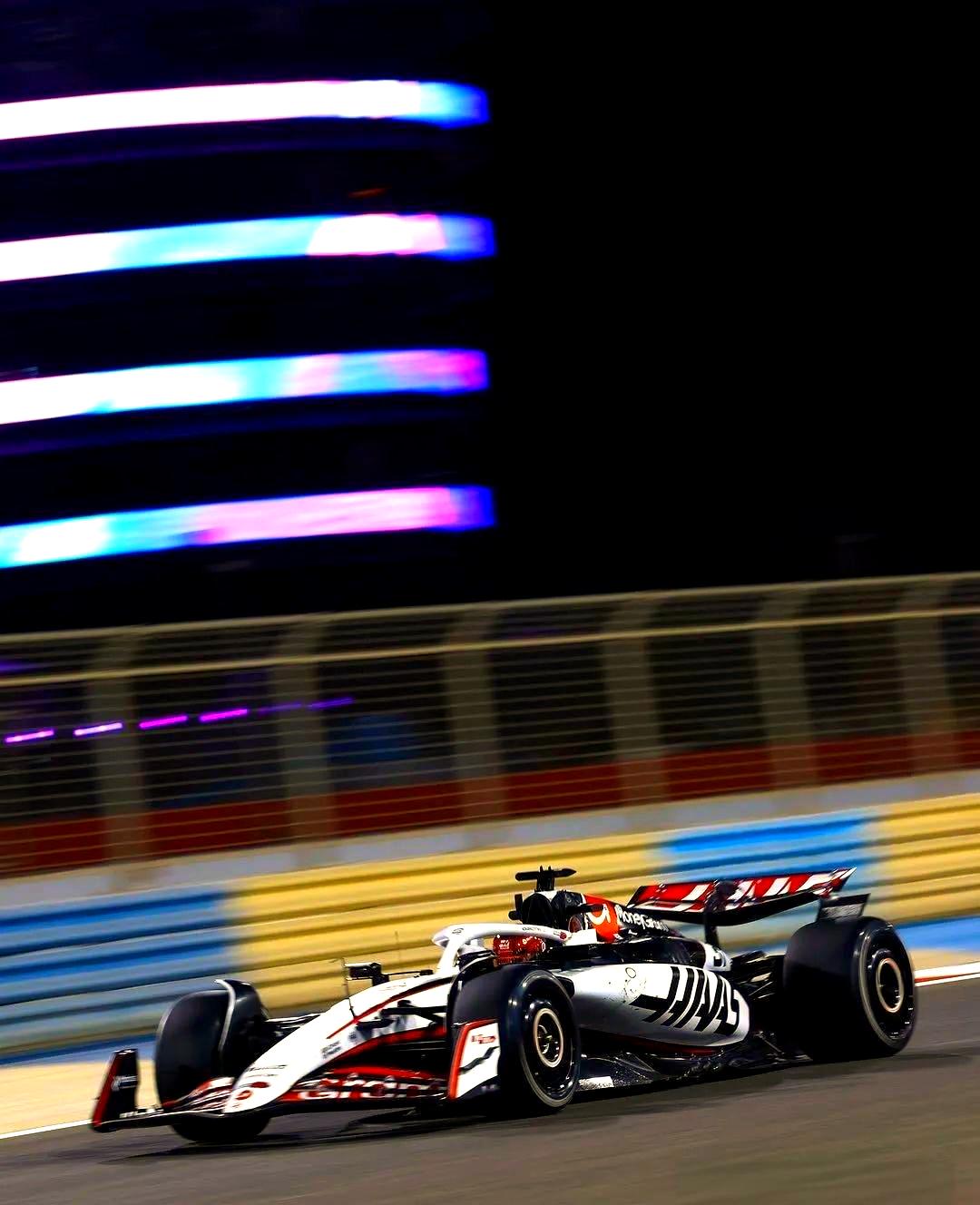 梅赛德斯力克哈斯车队，皮亚斯特里带队取胜