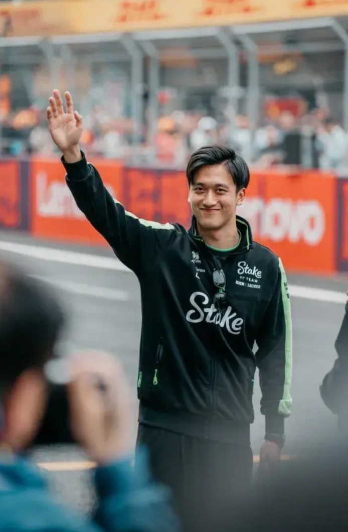 雷诺车队翻盘红牛二队,周冠宇点燃赛场 雷诺车队翻盘红牛二队,周冠宇点燃赛场